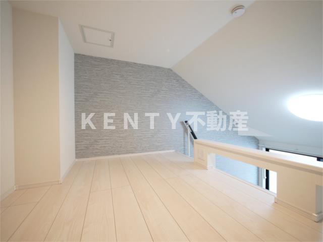 その他部屋・スペース　開放的な寝室です