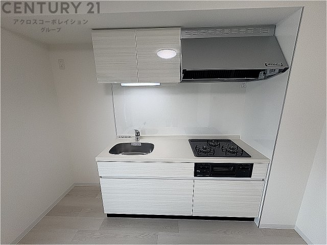 キッチン　3口ガスコンロ付で機能的なキッチンです！