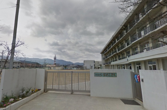 中学校　大和高田市立高田中学校（中学校）まで966m