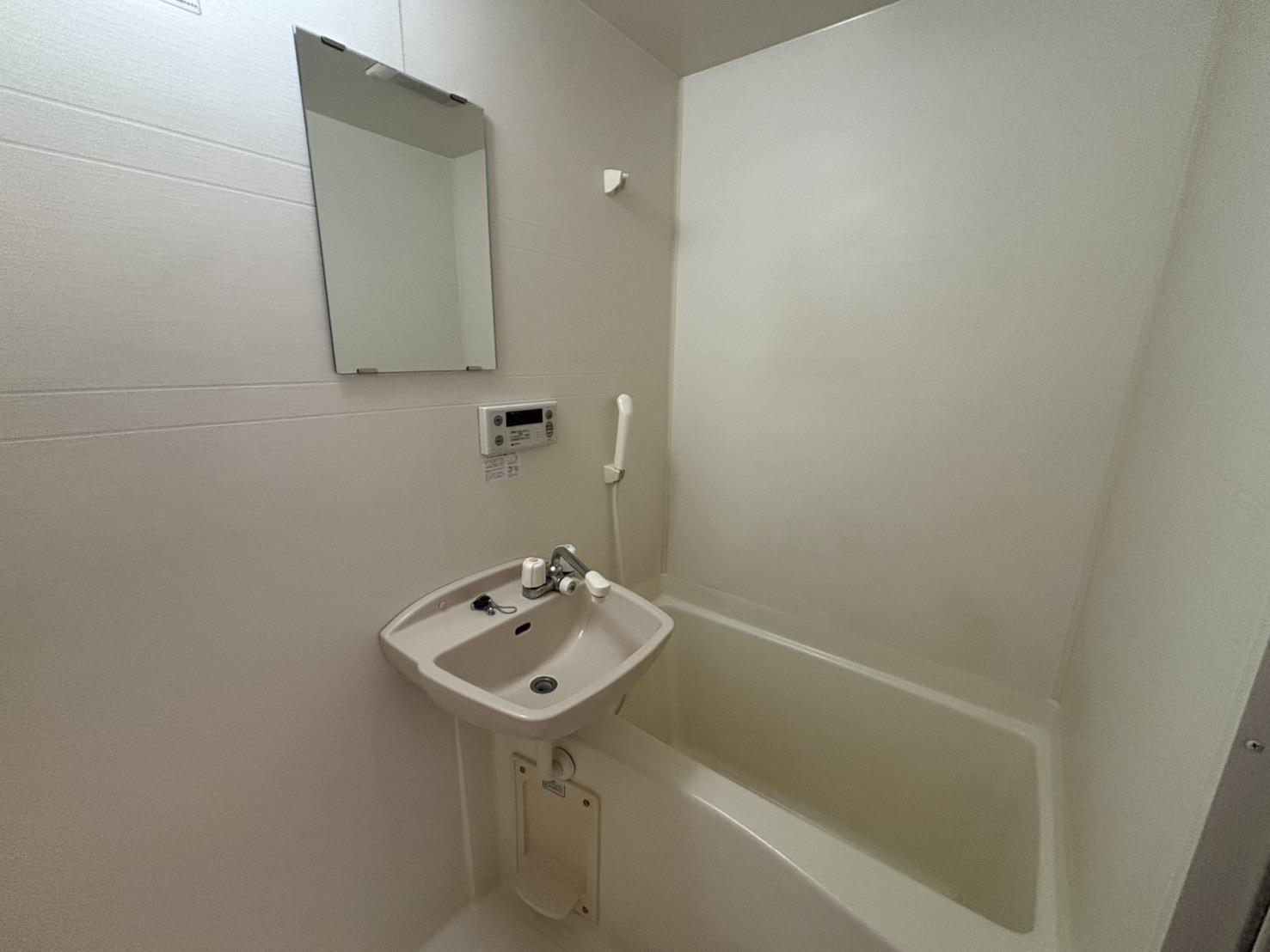 バス・シャワールーム　追焚機能付きのお風呂です