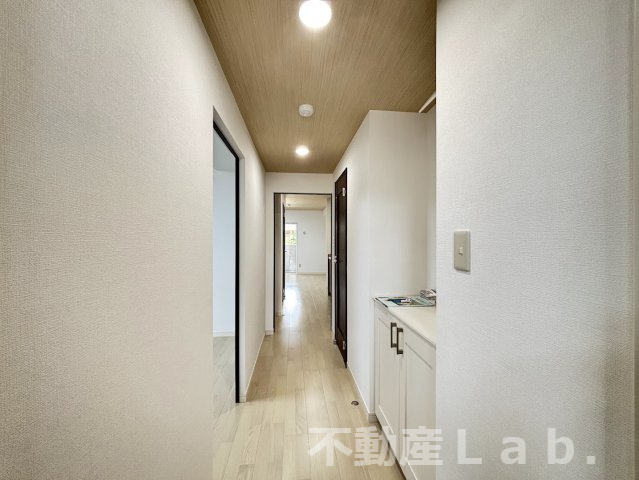 玄関　※同型タイプのお写真です。