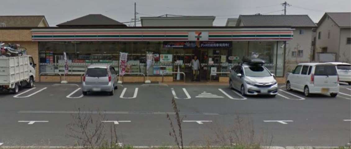 コンビニ　セブンイレブン（コンビニ）まで689m