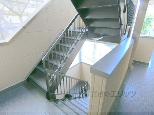 ロビー　階段