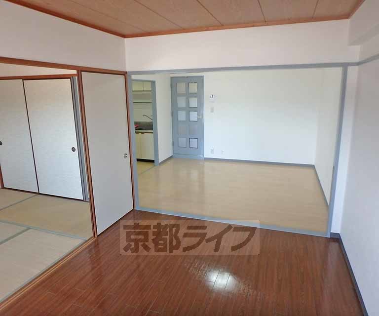 居室・リビング　開放的空間です