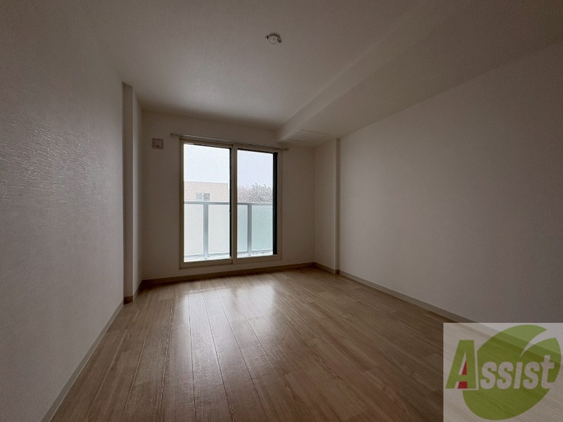 その他部屋・スペース　こちらのお部屋は光が差し込む、温かみのあるお部屋です。