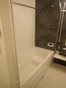 バス・シャワールーム　追焚乾燥機能付広々一坪バス