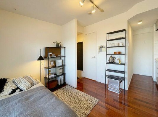 居室・リビング　家具の備え付けはありません