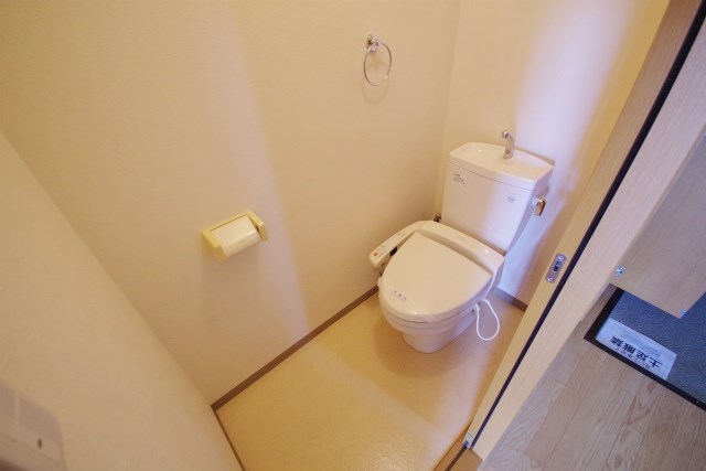 トイレ　※同物件の別室写真になります。