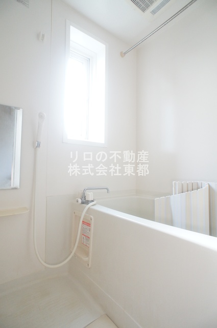 バス・シャワールーム　浴室には乾燥機が付いているので便利ですね☆