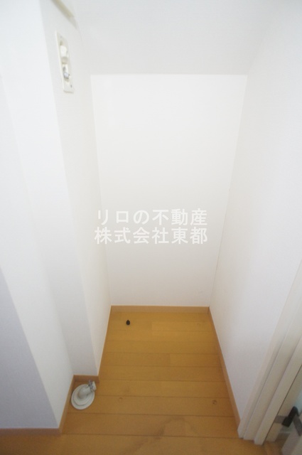 その他　洗濯機置き場は室内にあるので雨に濡れる心配はありません。