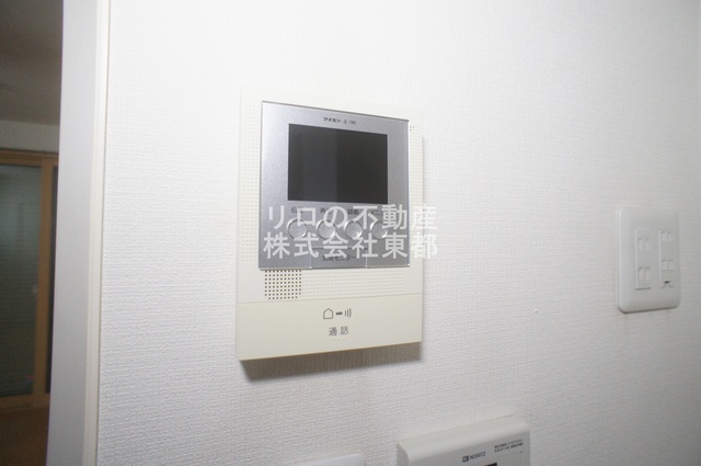 セキュリティ　来訪者の姿を確認できるＴＶモニター付インターホン設置済です！