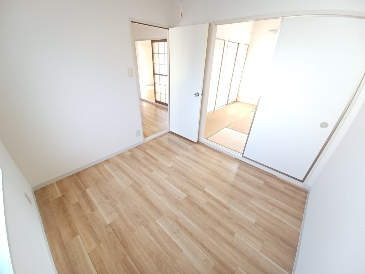 居室・リビング　スタンダードな洋室です