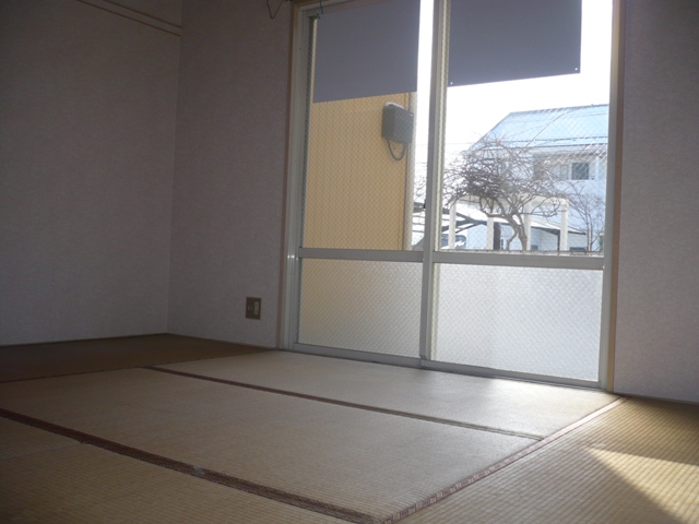ＪＲ仙石線 中野栄駅 徒歩21分 2階建 築39年の居間写真