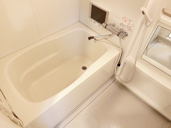 バス・シャワールーム　浴室乾燥機付きバス！