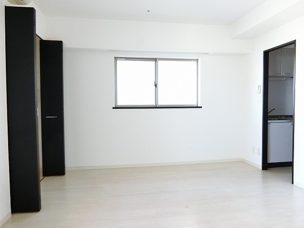 居室・リビング　広々とした洋室！