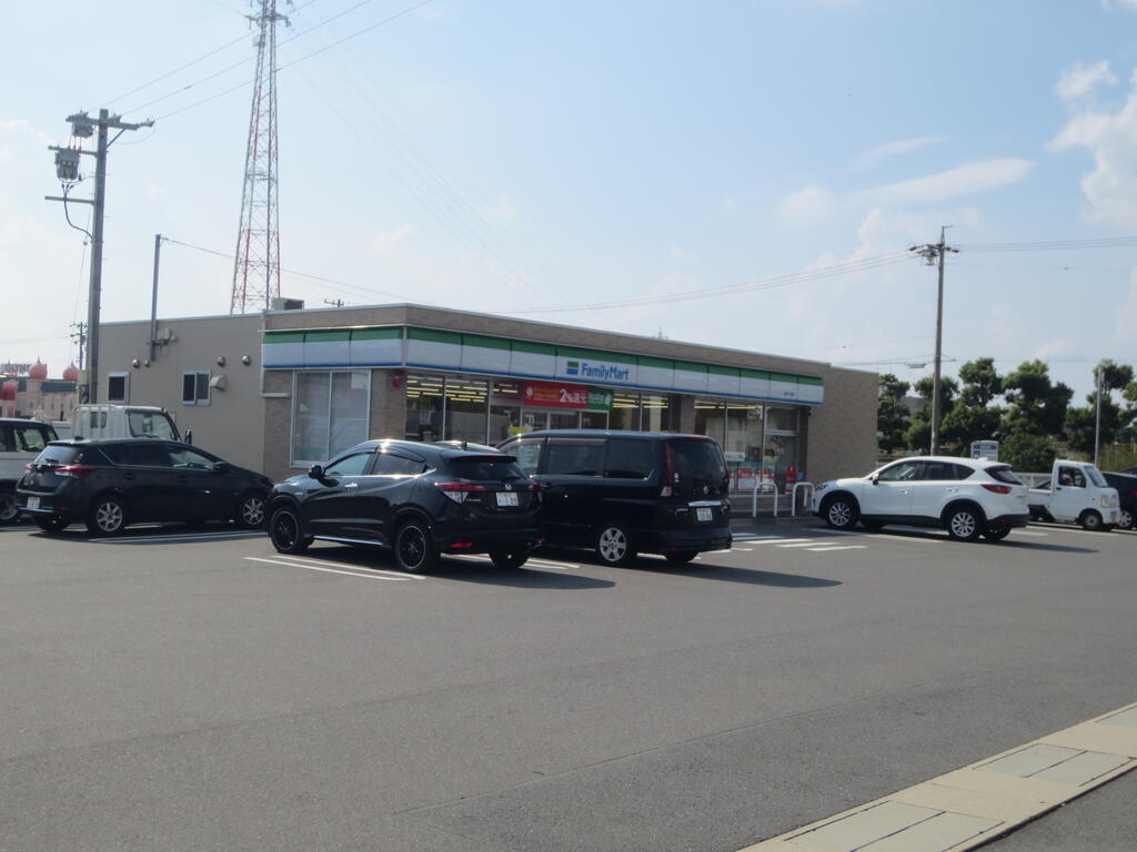 コンビニ　ファミリーマート名神一宮店（コンビニ）まで559m