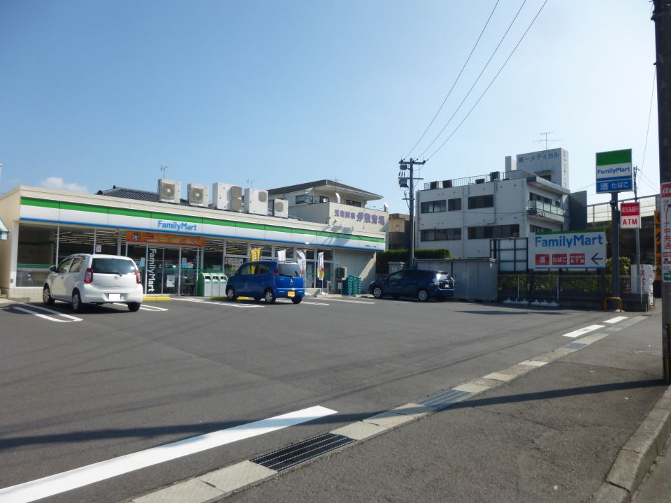 コンビニ　ファミリーマート（コンビニ）まで450m