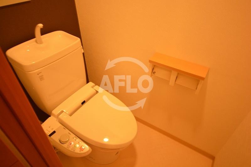 トイレ　レインボーコート谷町五　温水洗浄便座