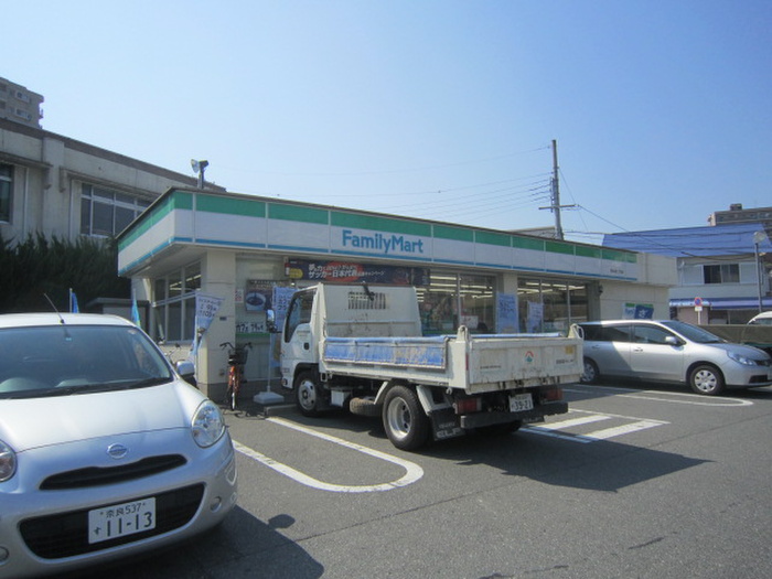 コンビニ　ファミリーマート 菊水通二丁目店（コンビニ）まで163m