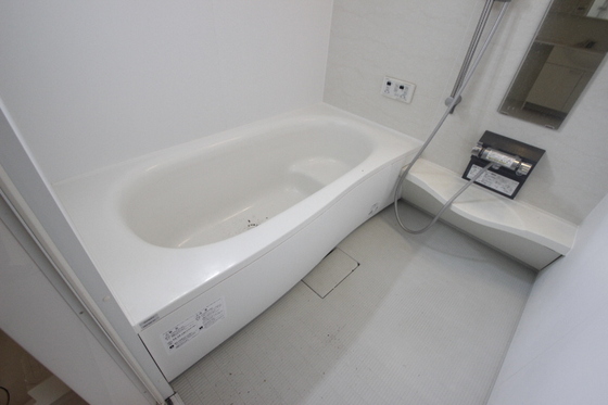 バス・シャワールーム　※別部屋の写真です