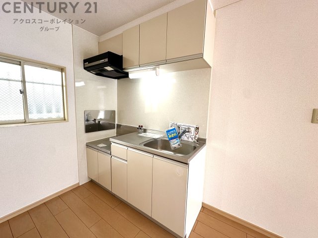 キッチン　窓付きキッチンで換気しやすくオススメです♪
