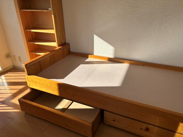 その他設備　収納付きベット