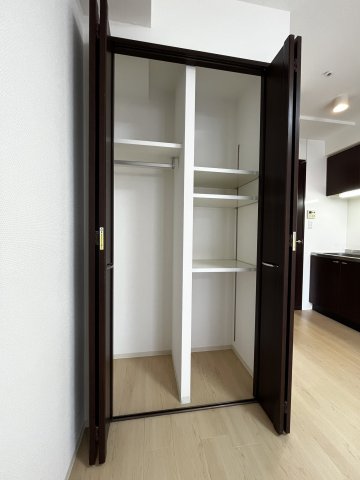 収納　グランシス天満橋　クローゼット