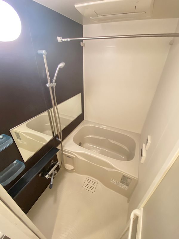 バス・シャワールーム　落ち着いた空間のお風呂です