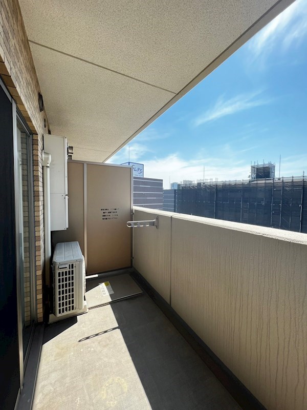 バルコニー　外からの目が気にならないバルコニーで洗濯物が干せます