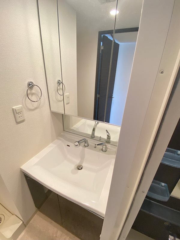 洗面設備　スペースが確保できる洗面所です