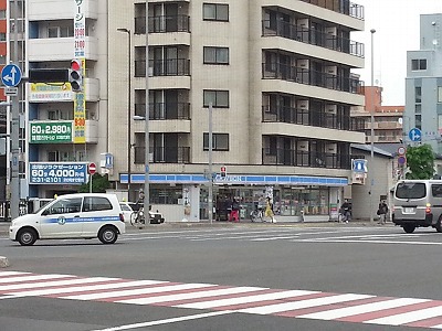 コンビニ　ローソン（コンビニ）まで323m