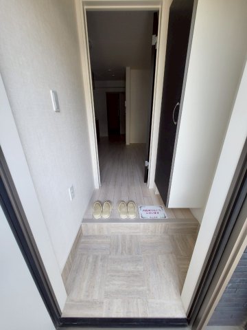 玄関　※同タイプの写真となります。