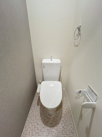 トイレ　※同建物ほかのお部屋の写真です。