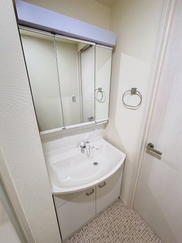 洗面設備　※同建物ほかのお部屋の写真です。