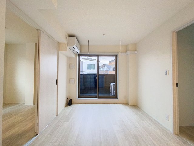 居室・リビング　※同建物ほかのお部屋の写真です。