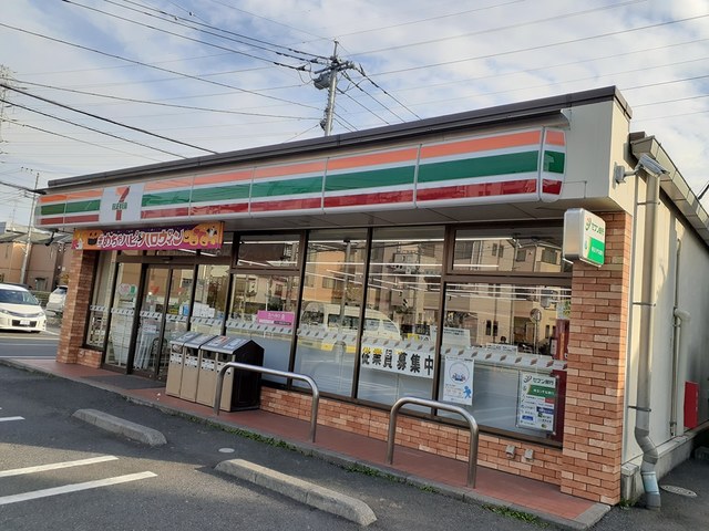 コンビニ　セブンイレブン（コンビニ）まで502m