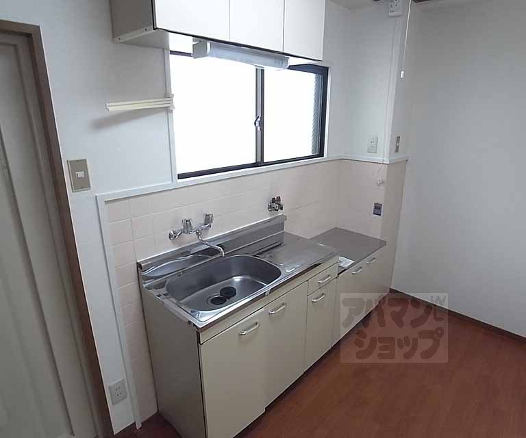 キッチン　二口コンロ設置可。