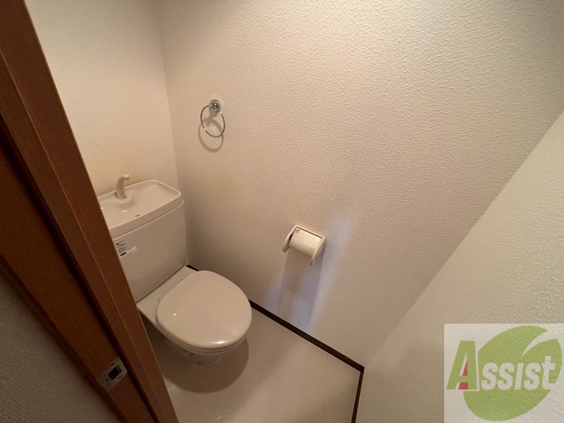 トイレ　こちらはトイレです。清潔感があり、安心して使用できます。