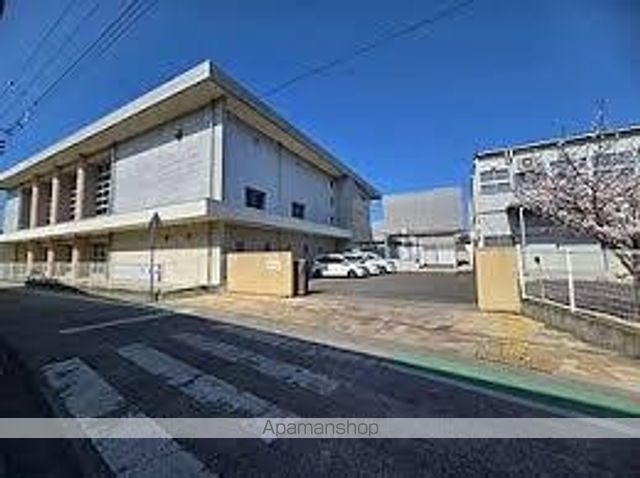 小学校　丸亀市立城坤小学校（小学校）まで300m