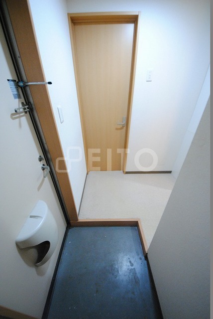 玄関　写真は２０４号室