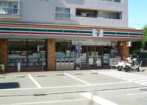 コンビニ　セブンイレブン 横浜妙蓮寺店（コンビニ）まで734m