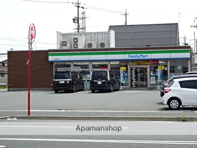 コンビニ　ファミリーマート（コンビニ）まで378m