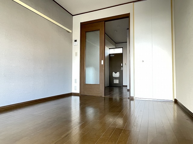 その他部屋・スペース　バルコニー側より撮影　洋室6帖