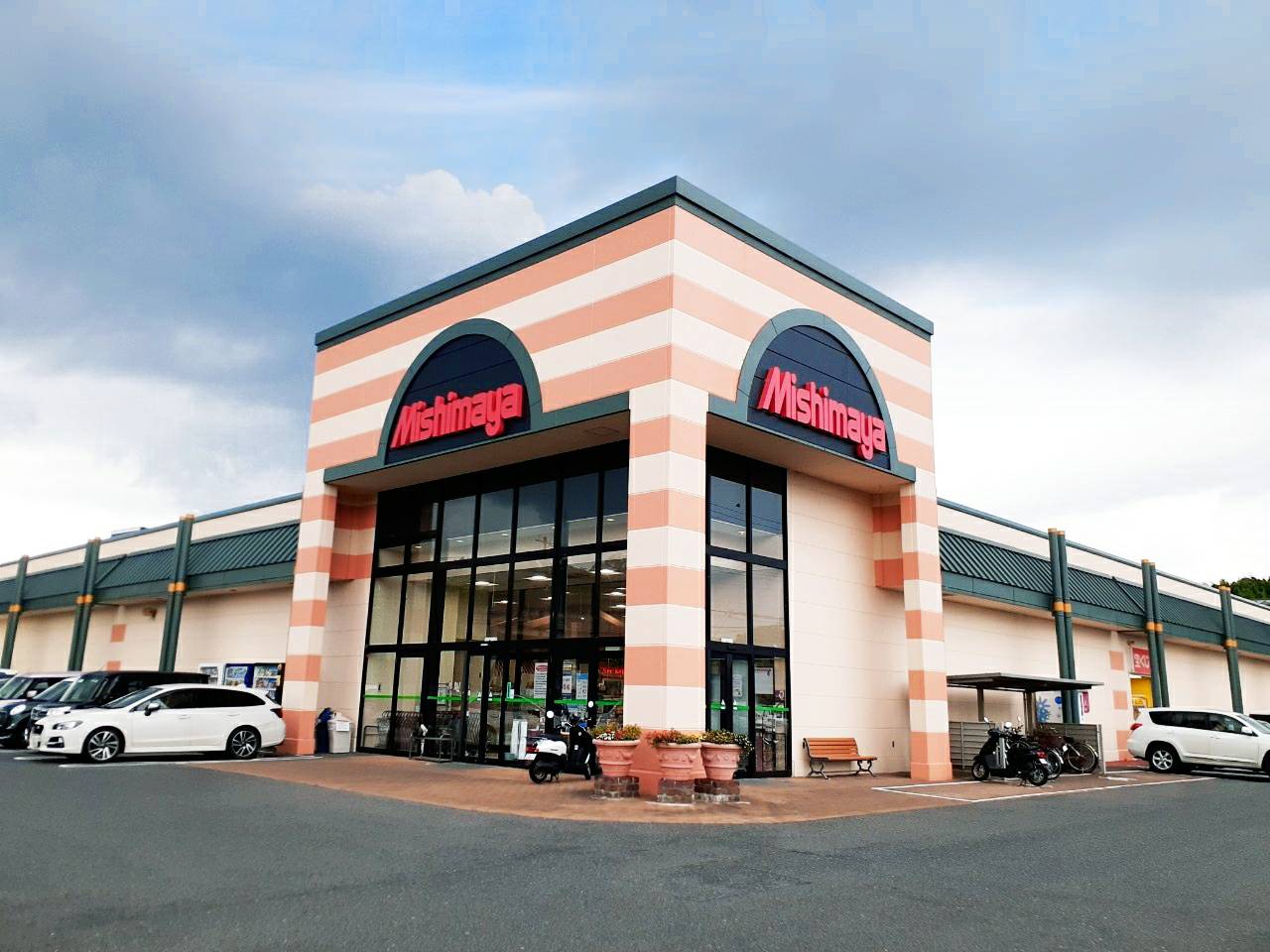 スーパー　Mishimaya(みしまや) さいか店（スーパー）まで230m