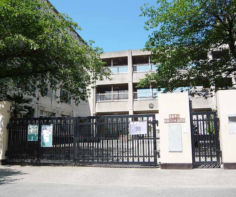 小学校　向島二の丸小学校（小学校）まで390m