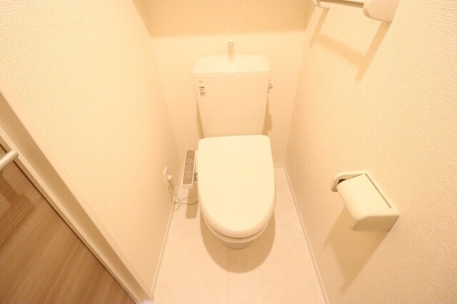 トイレ　温水洗浄暖房便座