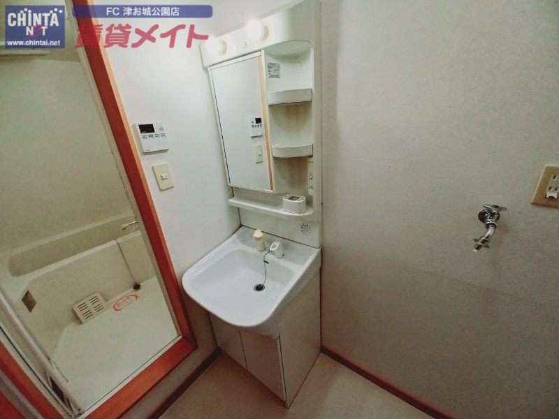 洗面設備　別部屋参考写真です。