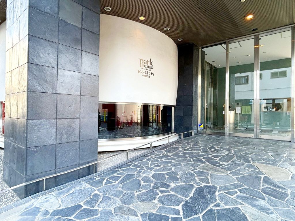 エントランス　エントランス前ピロティ