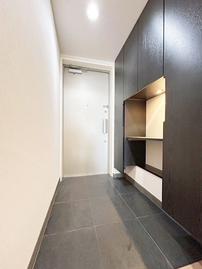 玄関　玄関　シューズボックス付