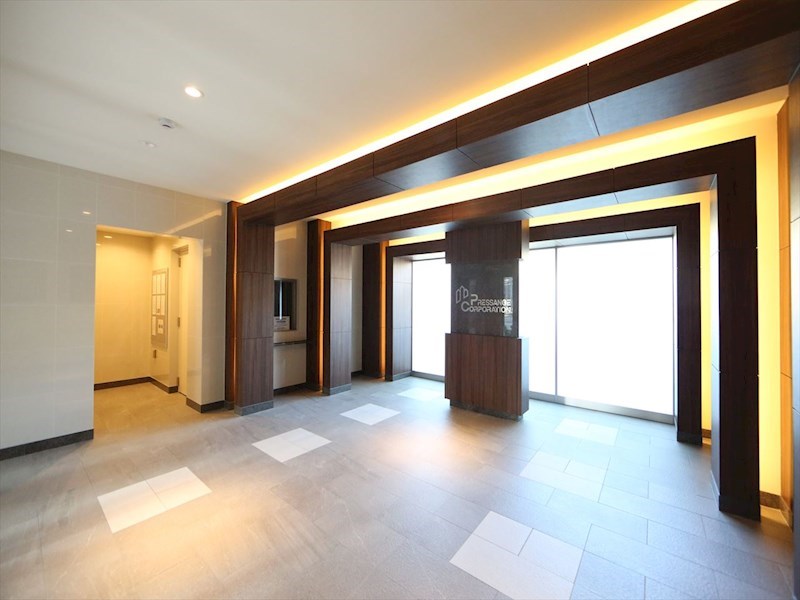 エントランス　エントランス　オートロック　宅配ＢＯＸ　防犯カメラ